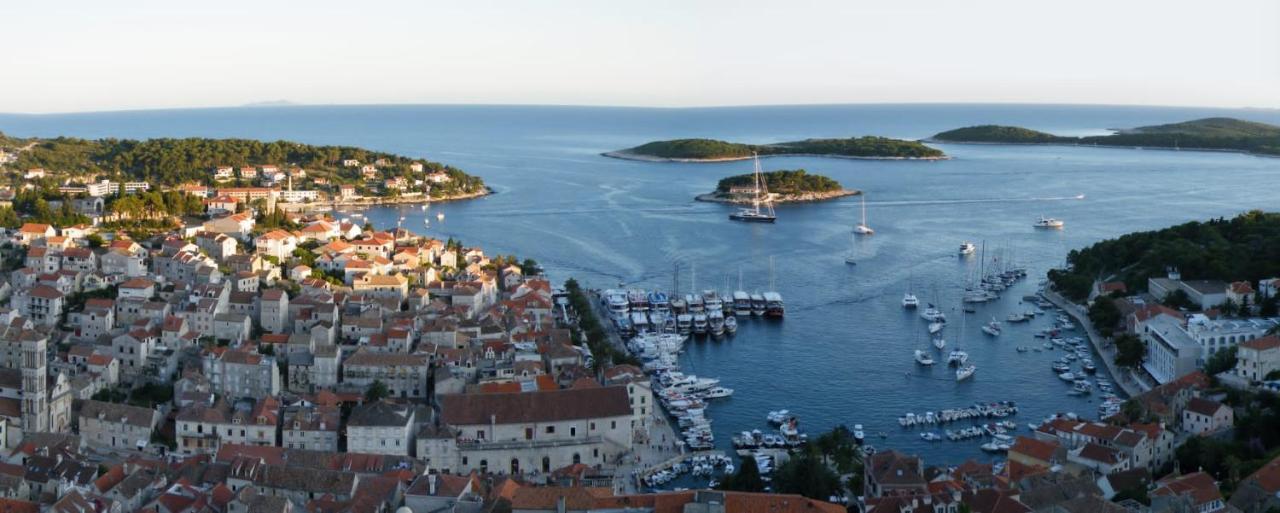 Feelhvar Along Bluelagoon Beach Hvar Town Eksteriør bilde